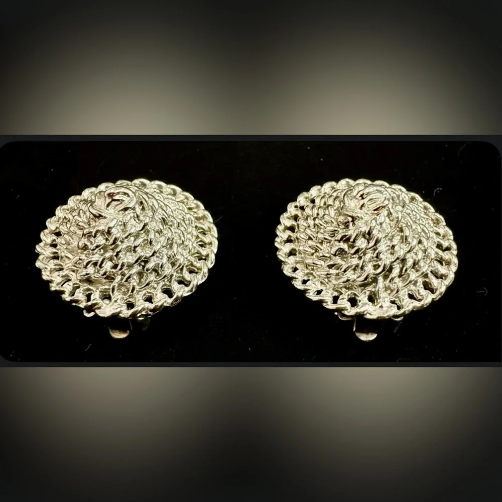 Vintage Coro Silver Tone Clip On Earrings 1” MCM Spiral Statement